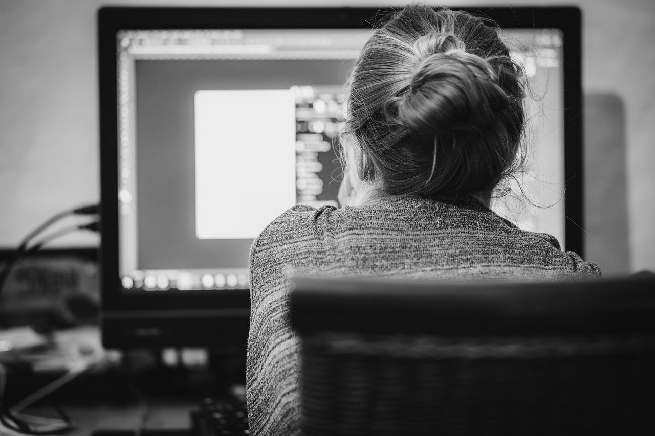 Power BI Pro vs Premium Per User: Which License Each Role Needs